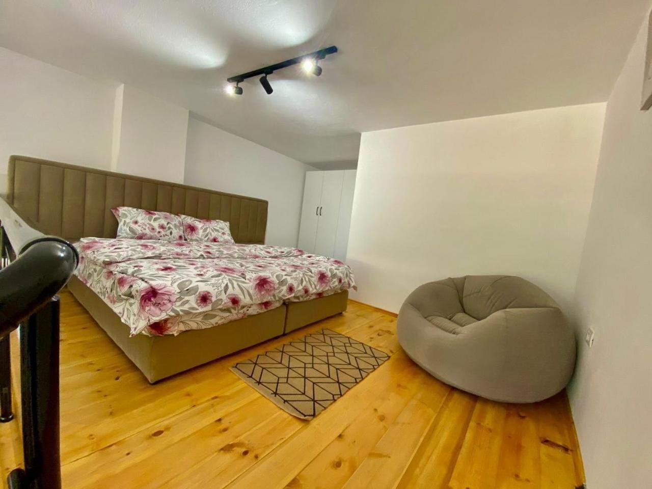 D&E Apartaments Tirana Buitenkant foto